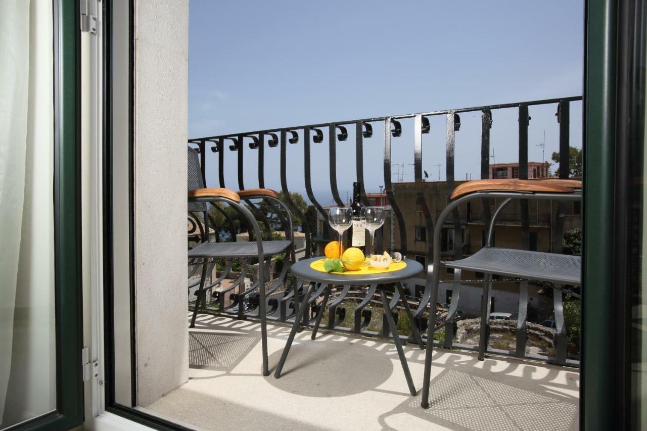 I Due Grifoni Apartments タオルミーナ エクステリア 写真